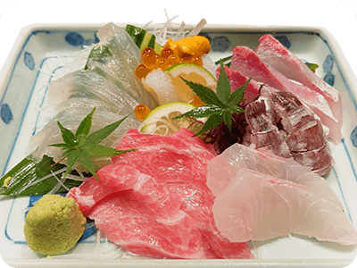 写真上刺身の盛り合わせ